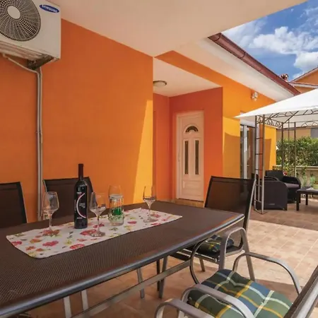 בית נופש House With Pool Marika *